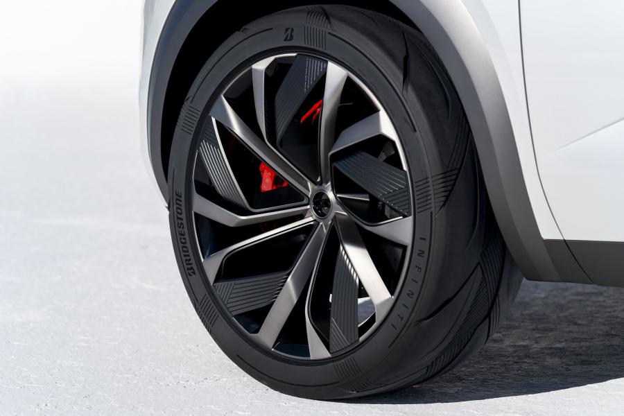 Колеса Infiniti QX Inspiration 2019 года  (фото 86 из 159)